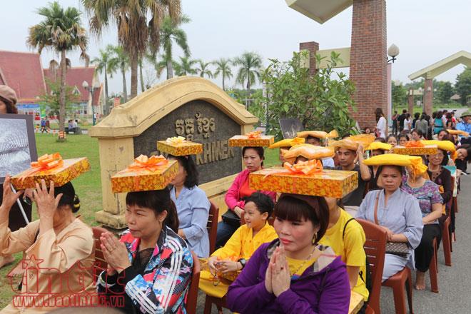 Lễ dâng y Kathina tại chùa Khmer ảnh 2